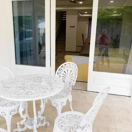 Kuala Terengganu Newly Renovated Nenda Beach House Exterior photo