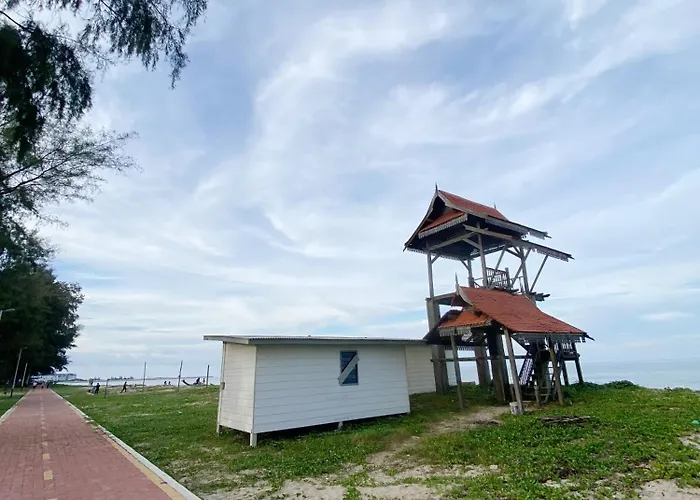 Kuala Terengganu Newly Renovated Nenda Beach House