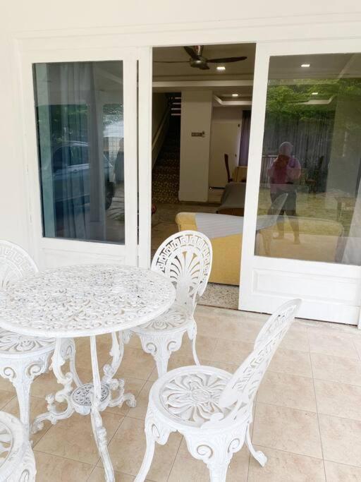 Newly Renovated Nenda House *